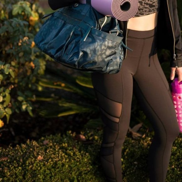 Lululemon Just Breathe Tight - Picture 4 of 10